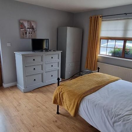 The Madden Guest House Gilford Екстериор снимка