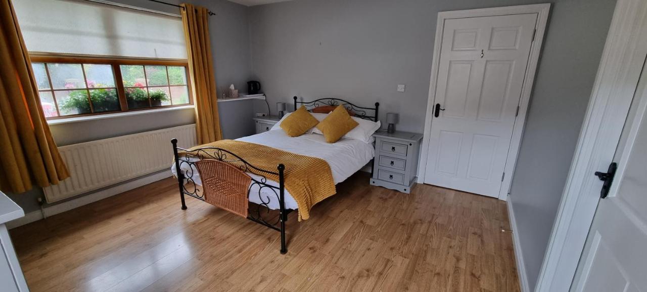 The Madden Guest House Gilford Екстериор снимка